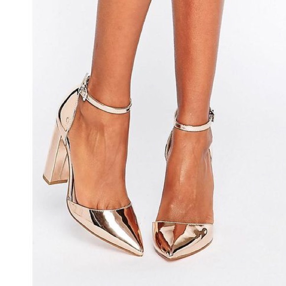 Metallic gold pointed toe pumps with ankle strap - Picture 2 of 6